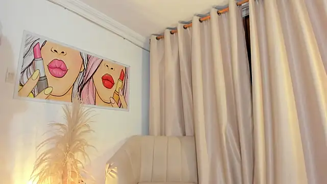 SkiinnyAna online show from April 27, 8:51 pm