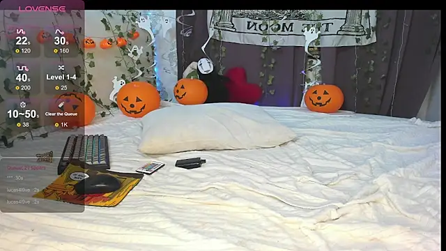 Snapshot of SophiaRyder chatting on October 31, 1:17 am SophiaRyder online show from October 31, 1:17 am