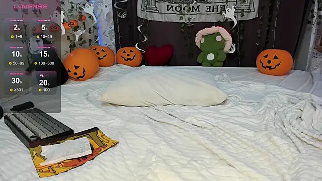 Snapshot of SophiaRyder chatting on October 31, 10:33 pm SophiaRyder online show from October 31, 10:33 pm