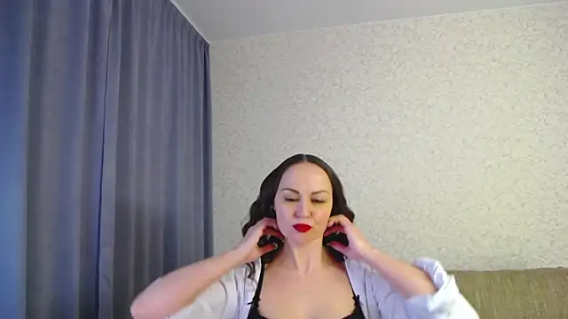 Amanda Goodwin  online show from February 8, 6:44 pm