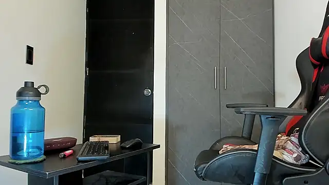 Snapshot of sergiio_mesa27 chatting on December 5, 3:06 pm sergiio mesa27 online show from December 5, 3:06 pm