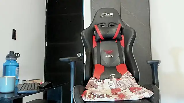 Snapshot of sergiio_mesa27 chatting on December 6, 12:49 pm sergiio mesa27 online show from December 6, 12:49 pm