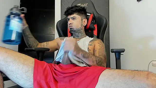 Snapshot of sergiio_mesa27 chatting on December 13, 3:54 pm sergiio mesa27 online show from December 13, 3:54 pm