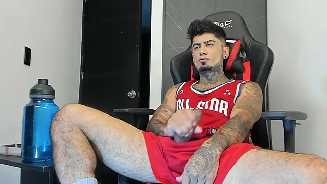 Snapshot of sergiio_mesa27 chatting on December 22, 12:28 am sergiio mesa27 online show from December 22, 12:28 am