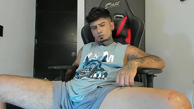 Snapshot of sergiio_mesa27 chatting on February 3, 10:32 pm sergiio mesa27 online show from February 3, 10:32 pm