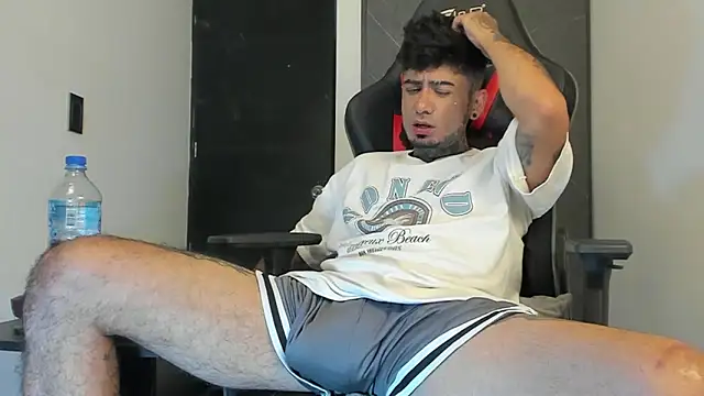 Snapshot of sergiio_mesa27 chatting on February 5, 11:17 pm sergiio mesa27 online show from February 5, 11:17 pm