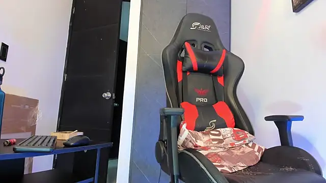 Snapshot of sergiio_mesa27 chatting on February 27, 12:10 am sergiio mesa27 online show from February 27, 12:10 am