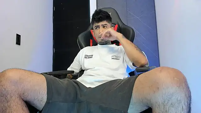 Snapshot of sergiio_mesa27 chatting on March 6, 10:26 pm sergiio mesa27 online show from March 6, 10:26 pm