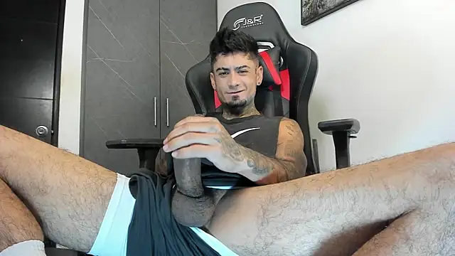 Snapshot of sergiio_mesa27 chatting on October 4, 1:42 pm sergiio mesa27 online show from October 4, 1:42 pm