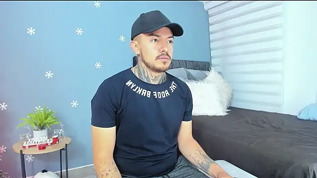 Snapshot of Hot_Couple666 chatting on January 7, 1:17 am Hot Couple666 online show from January 7, 1:17 am