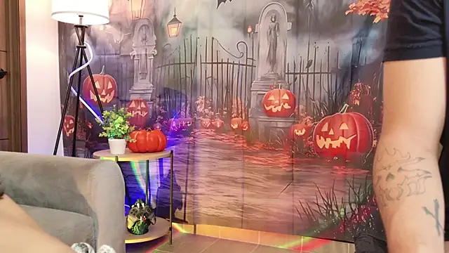 Snapshot of Hot_Couple666 chatting on October 27, 4:22 pm Hot Couple666 online show from October 27, 4:22 pm