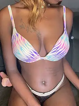 pretty maliah online show from February 5, 10:25 pm