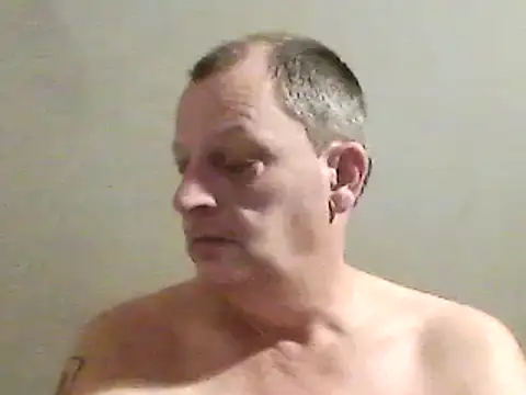 chubbybear2cum online show from December 25, 11:10 pm