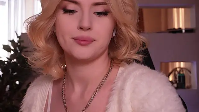 Chriss Fox online show from April 12, 3:28 pm