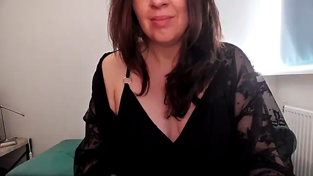 Ella Next Door online show from December 15, 1:26 pm