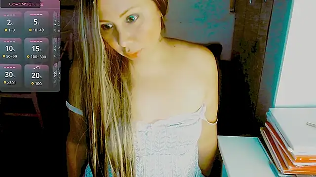 Snapshot of Camil2025 chatting on June 14, 2:35 am Camil2025 online show from June 14, 2:35 am