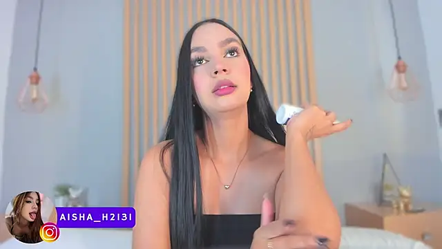 aisha h  online show from October 7, 9:01 pm