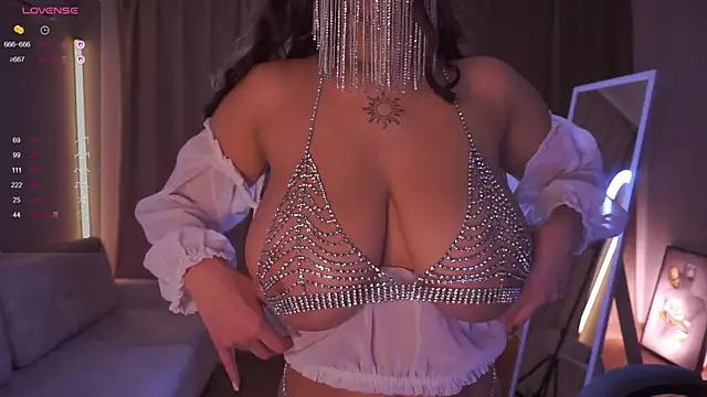 Snapshot of AnuricBriny chatting on October 27, 9:30 pm AnuricBriny online show from October 27, 9:30 pm