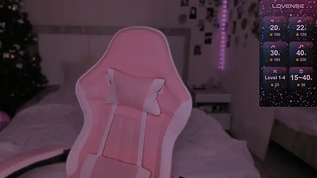 CoddleWeeper  online show from December 4, 9:18 am