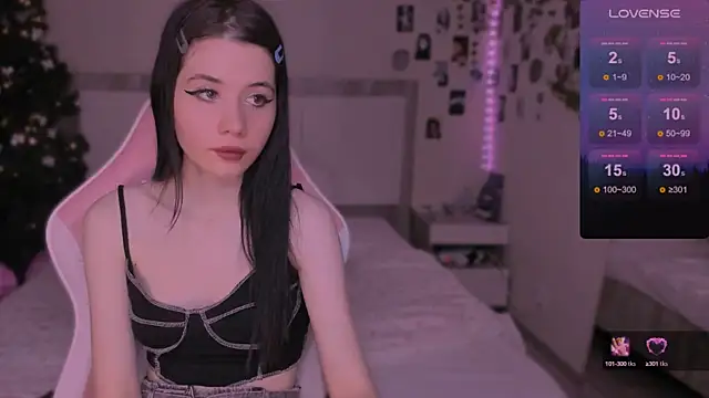 CoddleWeeper  online show from December 5, 9:39 am