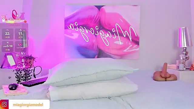 Miagiorgia  online show from April 17, 3:48 pm