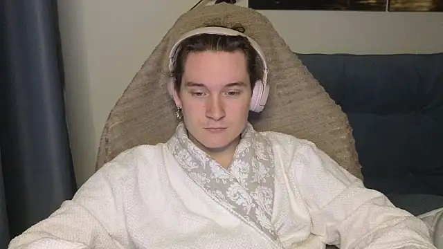 Snapshot of MoreRealAlex chatting on May 31, 1:14 am MoreRealAlex online show from May 31, 1:14 am
