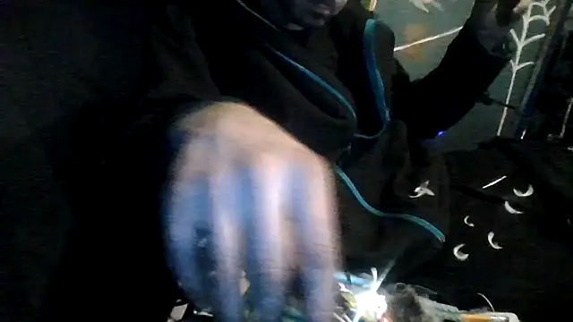 Snapshot of robeaulieu02 chatting on March 20, 5:01 am robeaulieu02 online show from March 20, 5:01 am