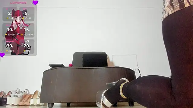 Snapshot of violetmontan chatting on September 30, 4:17 am violetmontan online show from September 30, 4:17 am