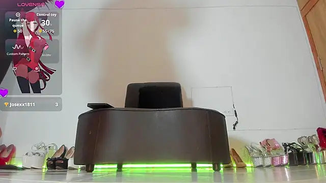 Snapshot of violetmontan chatting on October 4, 1:31 pm violetmontan online show from October 4, 1:31 pm