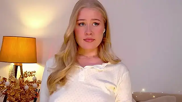 JuliaJaee online show from January 14, 8:04 pm