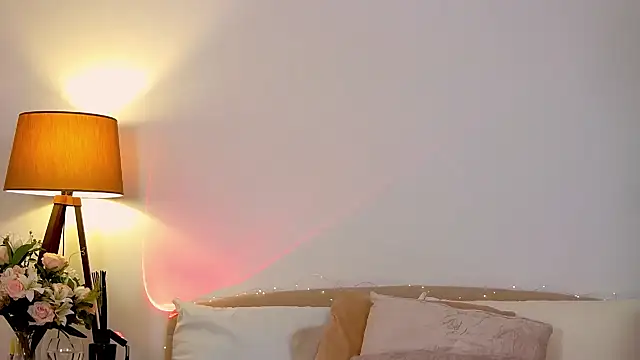 JuliaJaee online show from February 6, 8:13 pm