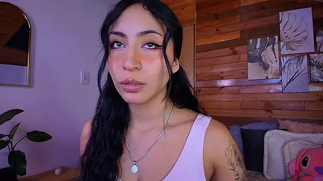 amber curly online show from April 17, 8:45 pm