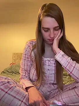 Snapshot of EvieRoseex chatting on December 6, 4:17 pm EvieRoseex online show from December 6, 4:17 pm