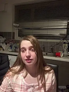 Snapshot of EvieRoseex chatting on December 7, 2:09 am EvieRoseex online show from December 7, 2:09 am