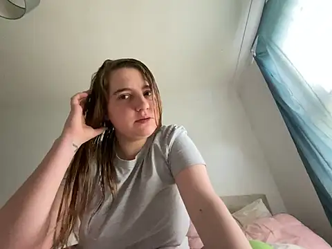 Snapshot of EvieRoseex chatting on October 31, 9:43 am EvieRoseex online show from October 31, 9:43 am