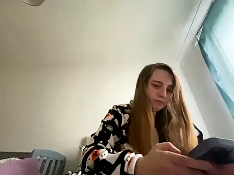 Snapshot of EvieRoseex chatting on November 3, 3:13 pm EvieRoseex online show from November 3, 3:13 pm