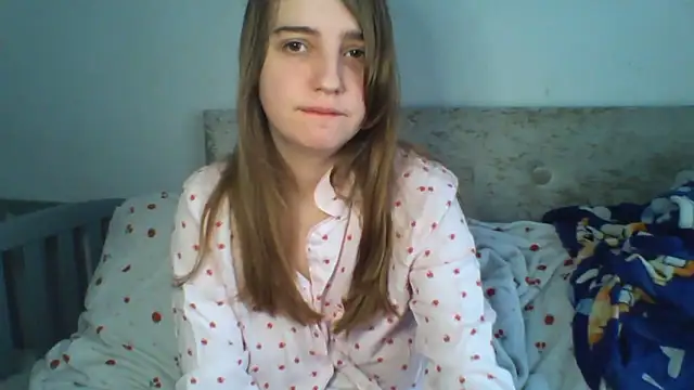 Snapshot of EvieRoseex chatting on April 6, 9:32 am EvieRoseex online show from April 6, 9:32 am