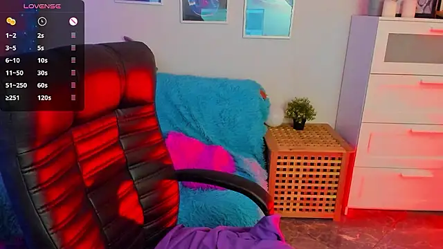 BellaTorne  online show from December 4, 7:34 pm