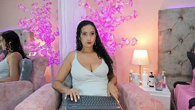 Snapshot of Holyjacky_ chatting on January 21, 1:00 pm Holyjacky  online show from January 21, 1:00 pm