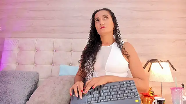 Snapshot of Holyjacky_ chatting on October 26, 12:00 pm Holyjacky online show from October 26, 12:00 pm