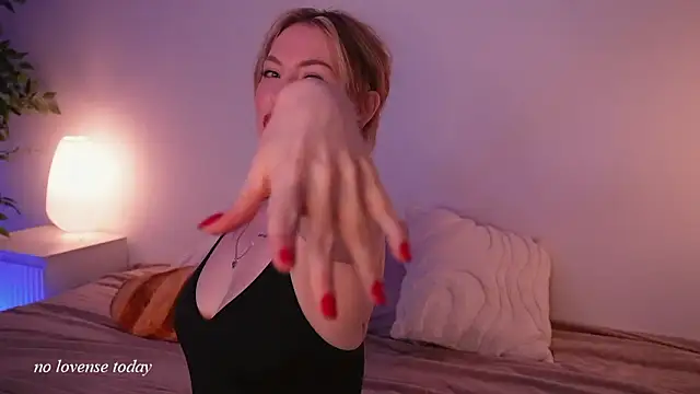 kris69kiss online show from February 2, 1:10 pm