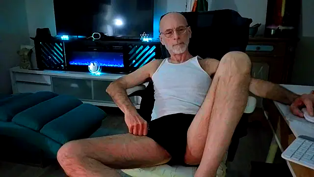 Snapshot of Towndude123 chatting on April 23, 6:25 am Towndude123 online show from April 23, 6:25 am