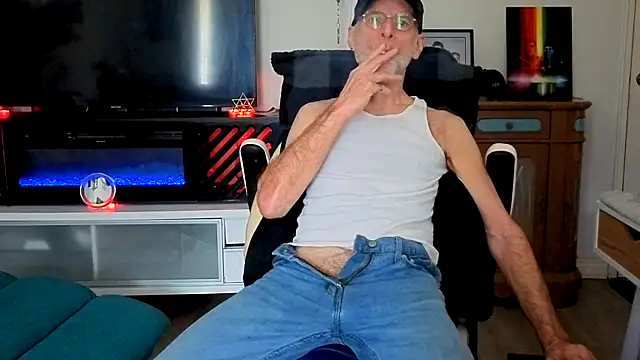 Snapshot of Towndude123 chatting on May 7, 3:28 pm Towndude123 online show from May 7, 3:28 pm