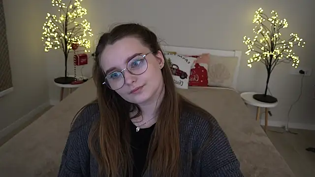 MagicPeachh  online show from January 6, 5:59 pm