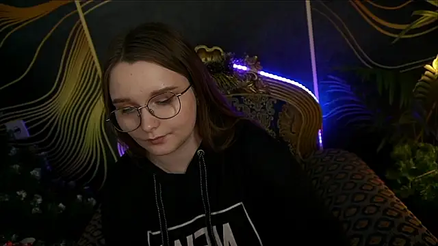 MagicPeachh  online show from January 17, 8:00 pm