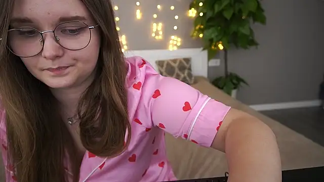 MagicPeachh  online show from January 21, 4:58 pm