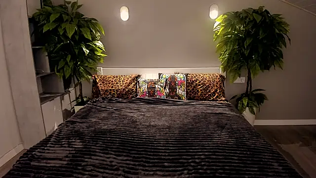 MagicPeachh  online show from December 2, 6:41 am