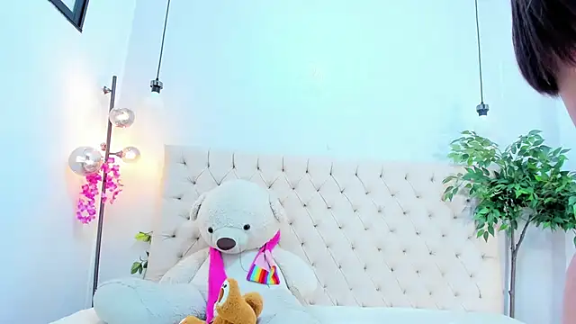 Victoria Coleman online show from December 2, 7:09 pm