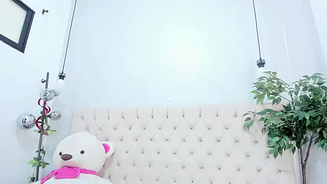 Snapshot of Victoria_Coleman chatting on April 28, 6:57 pm Victoria Coleman online show from April 28, 6:57 pm