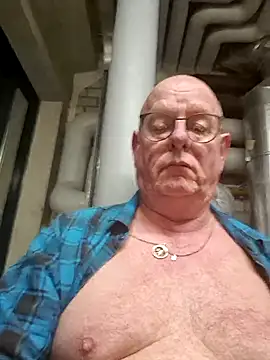 andrejoyfull64 online show from May 20, 1:06 pm